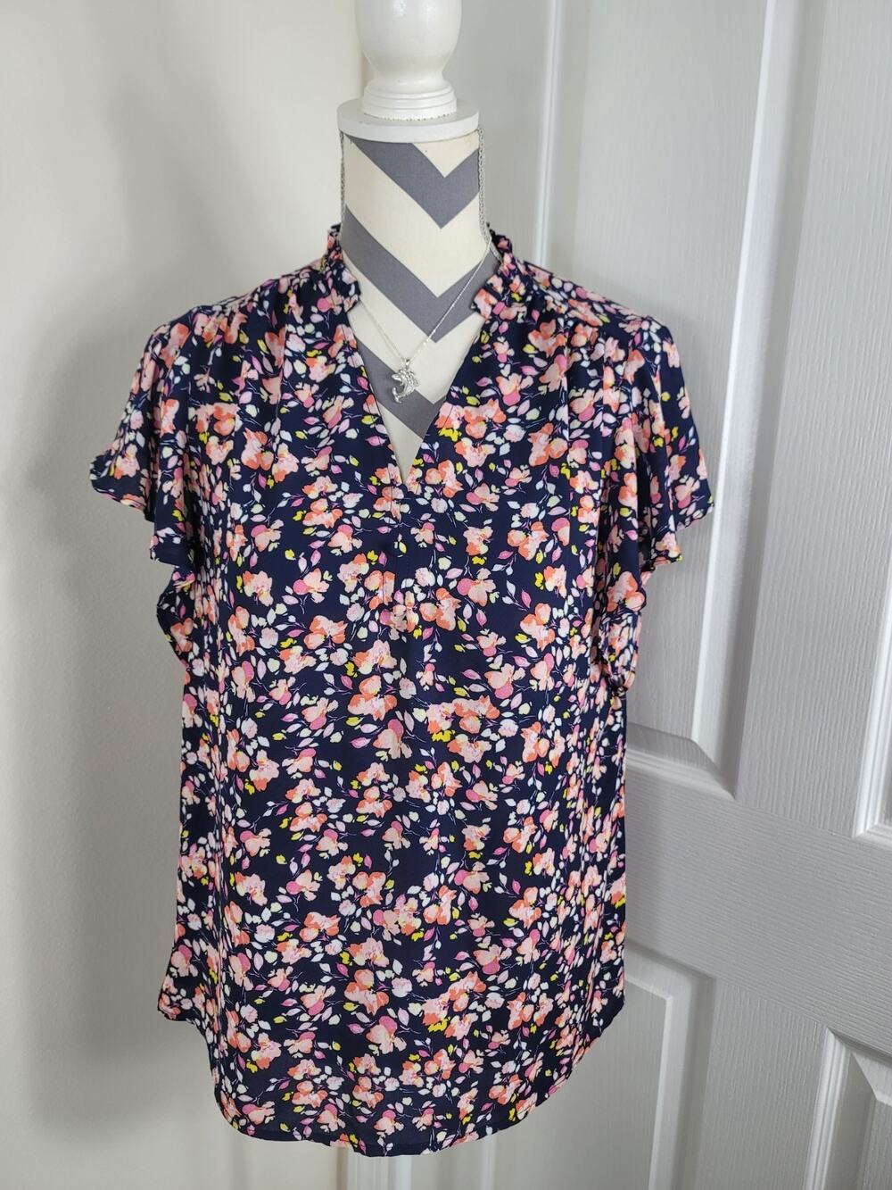 Counterparts Blue Floral Short Sleeve V-Neck Career Blouse Womens Size Medium